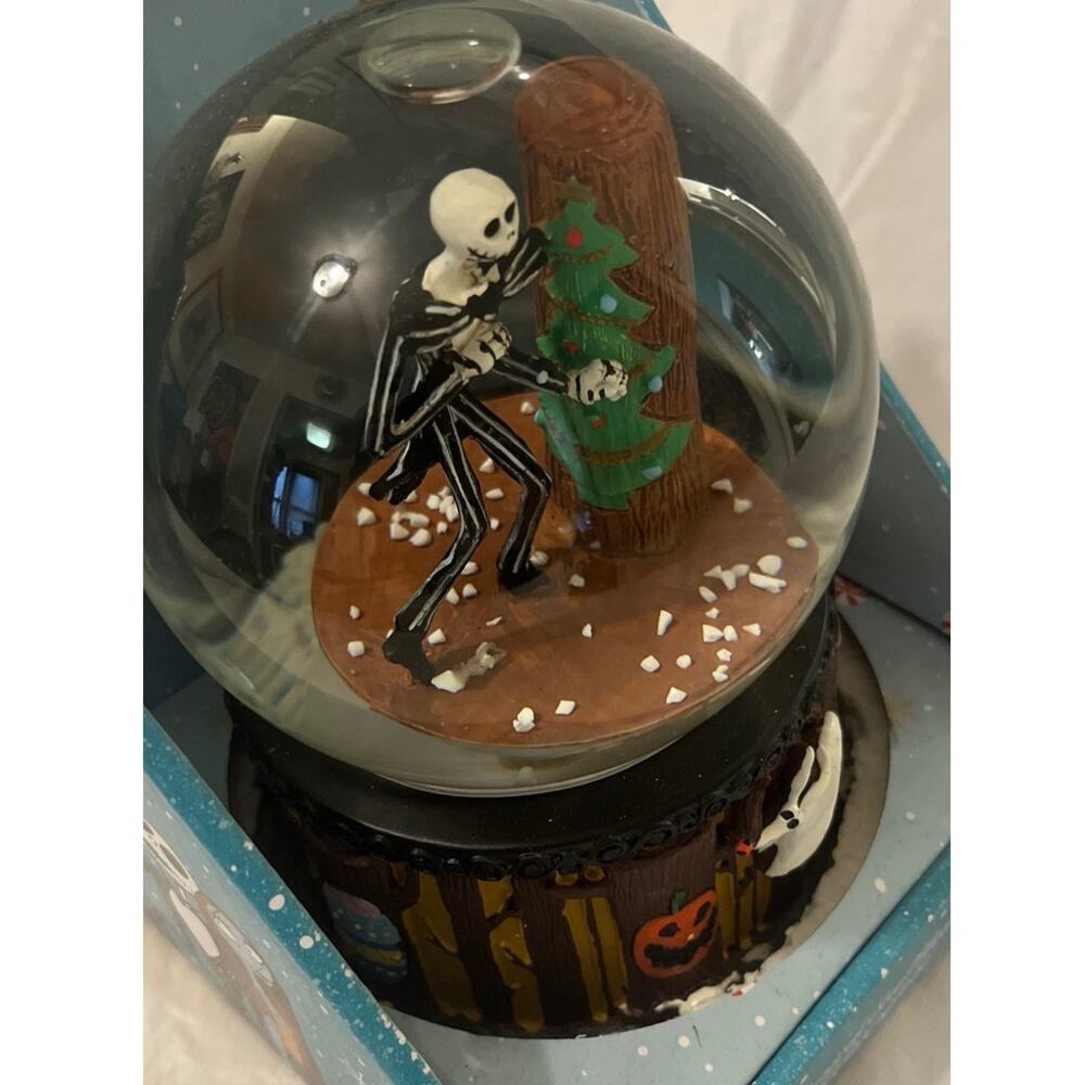 Disney The Nightmare Before Christmas Jack Skellington Musical SnoMotion Globe - Picture 6 of 15